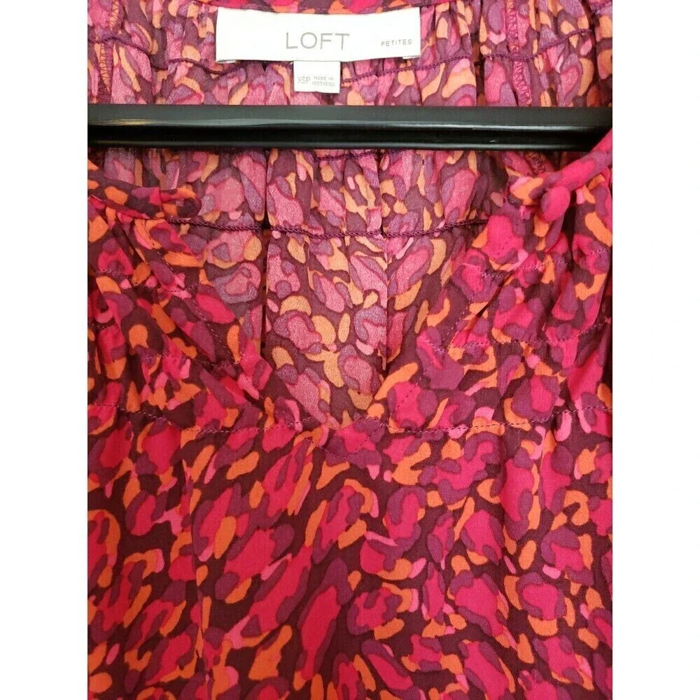 LOFT Ann Taylor Blouse Size XS Red Abstract Keyhole 3/4 Length Elastic Sleeve
